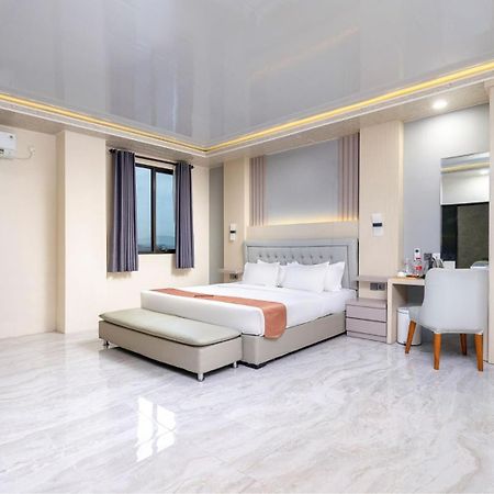 Grand Valonia Hotel Jembel Екстериор снимка