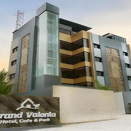 Grand Valonia Hotel Jembel Екстериор снимка