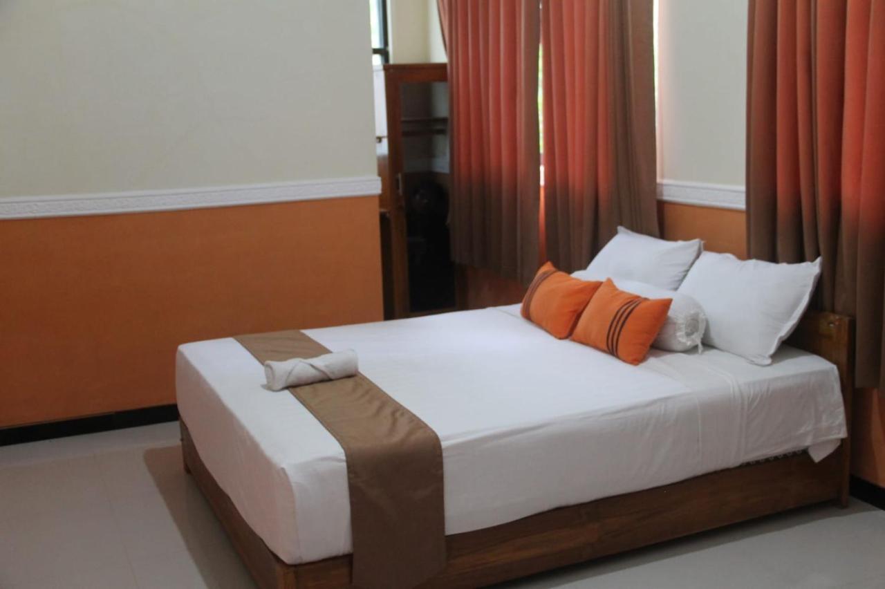 Grand Valonia Hotel Jembel Екстериор снимка