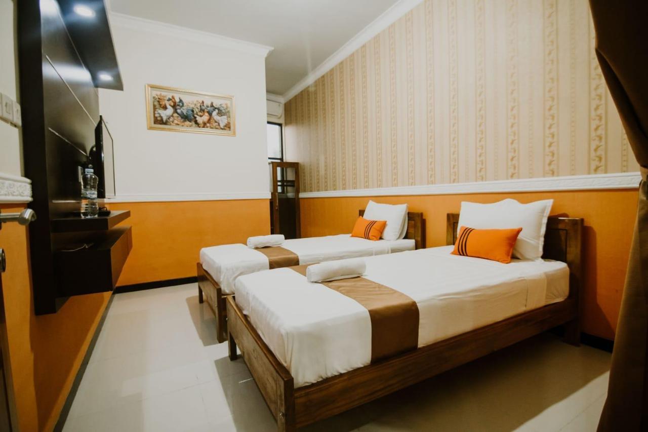 Grand Valonia Hotel Jembel Екстериор снимка