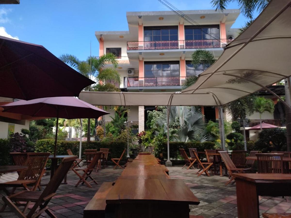 Grand Valonia Hotel Jembel Екстериор снимка