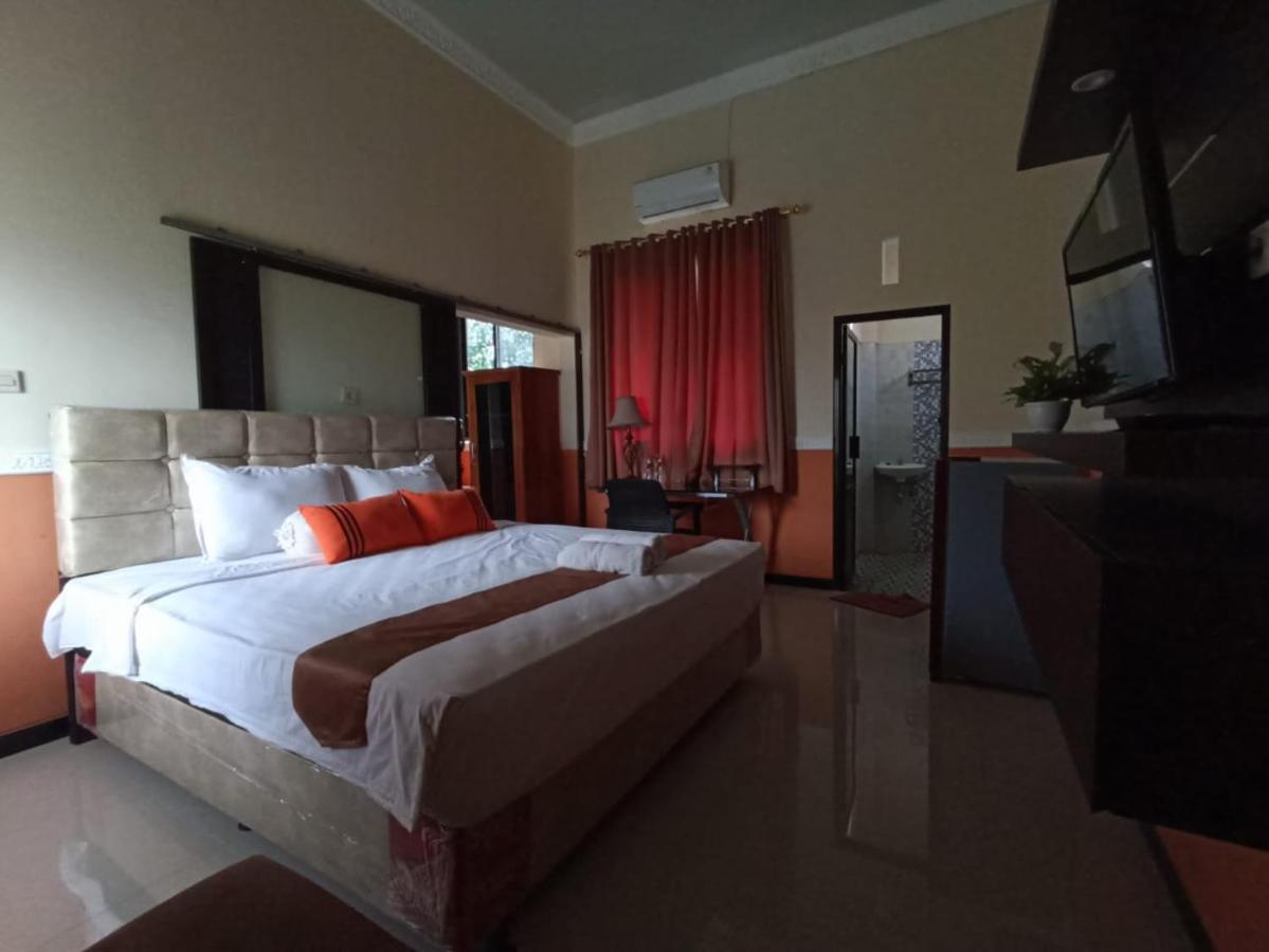 Grand Valonia Hotel Jembel Екстериор снимка