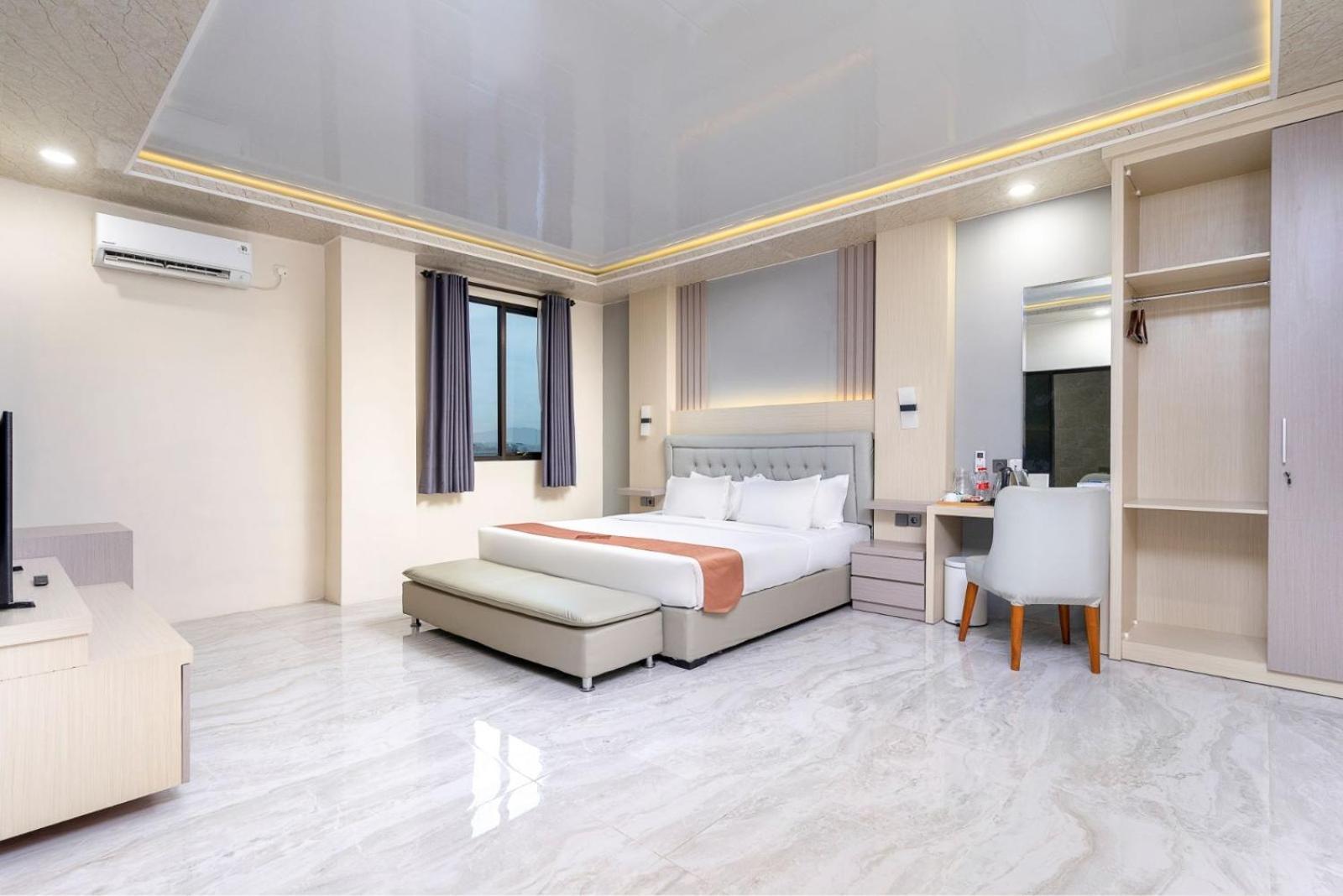 Grand Valonia Hotel Jembel Екстериор снимка
