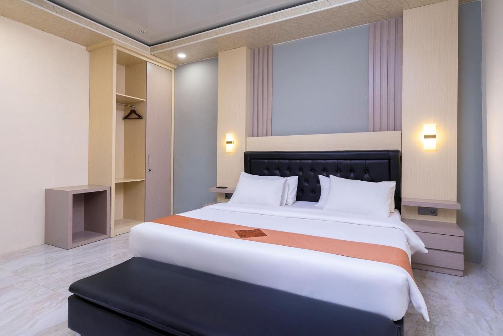 Grand Valonia Hotel Jembel Екстериор снимка
