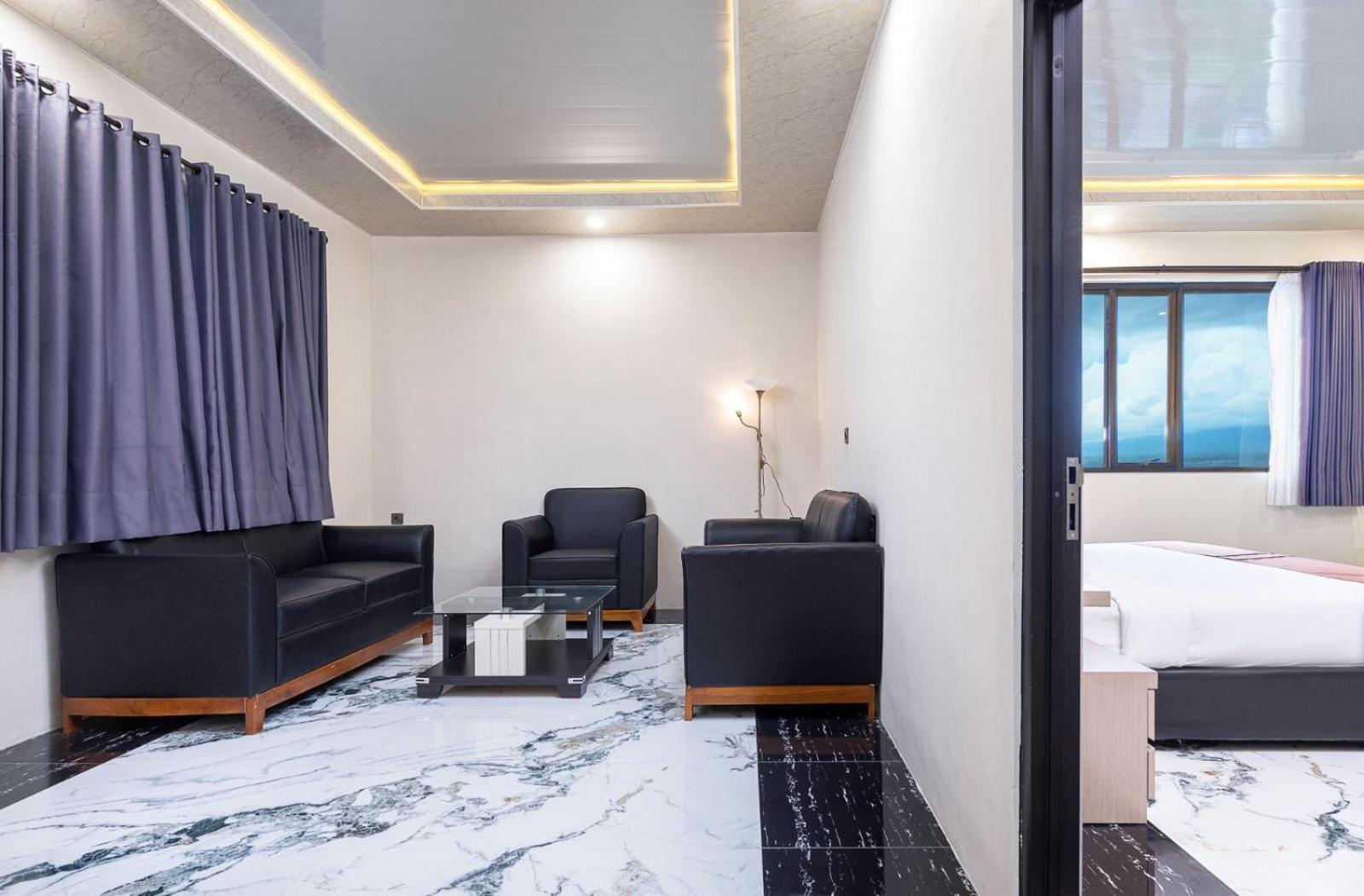 Grand Valonia Hotel Jembel Екстериор снимка