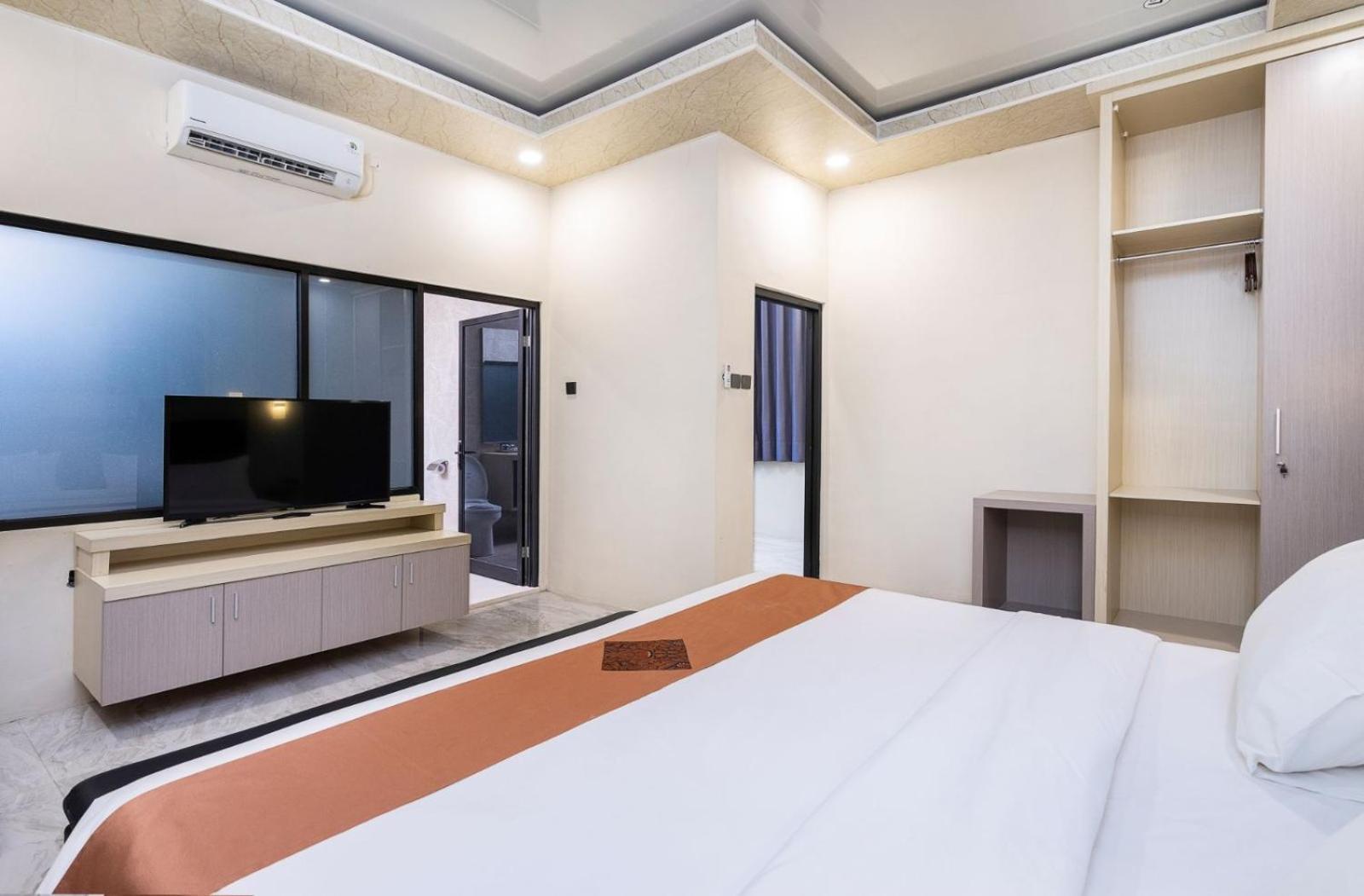 Grand Valonia Hotel Jembel Екстериор снимка