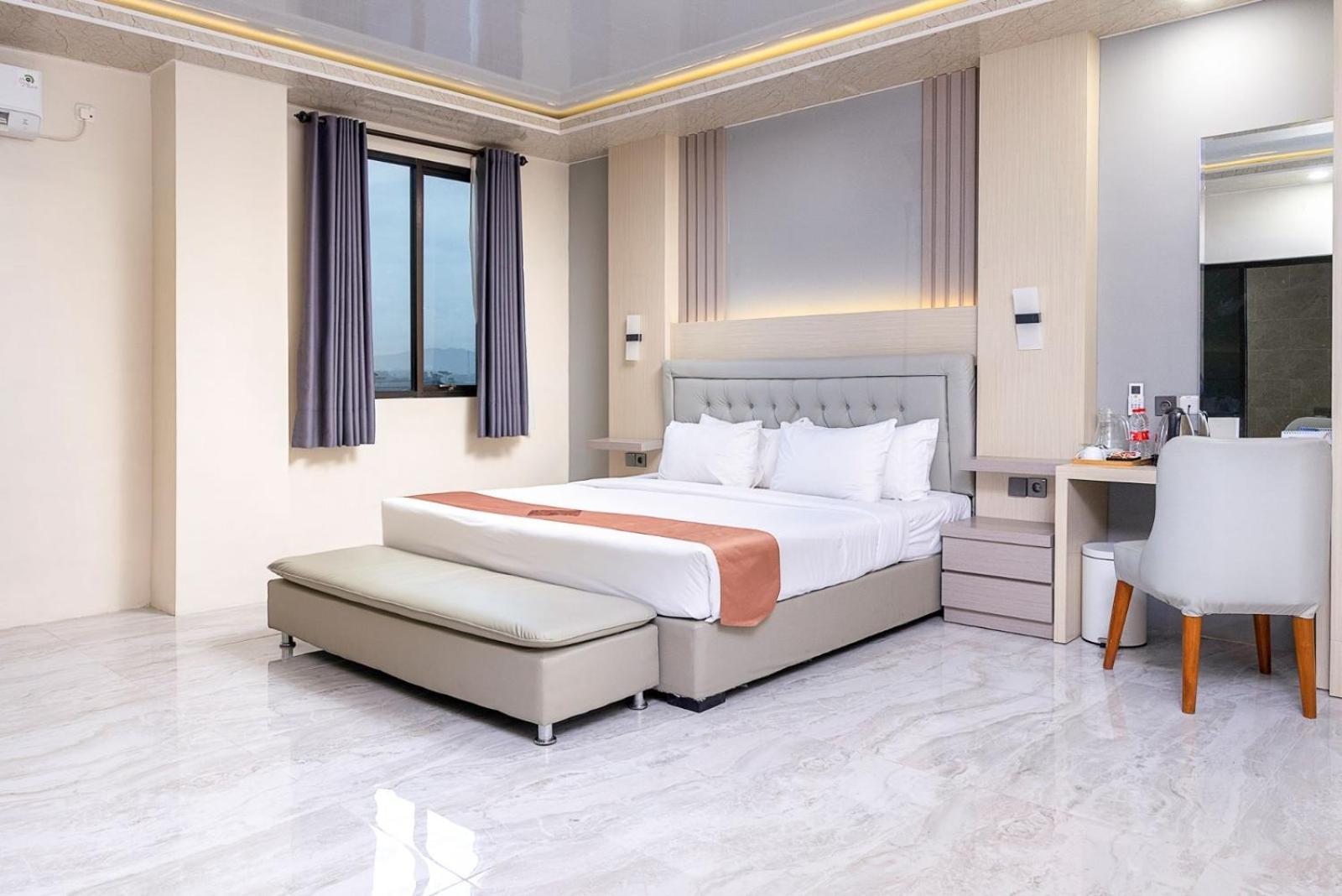 Grand Valonia Hotel Jembel Екстериор снимка