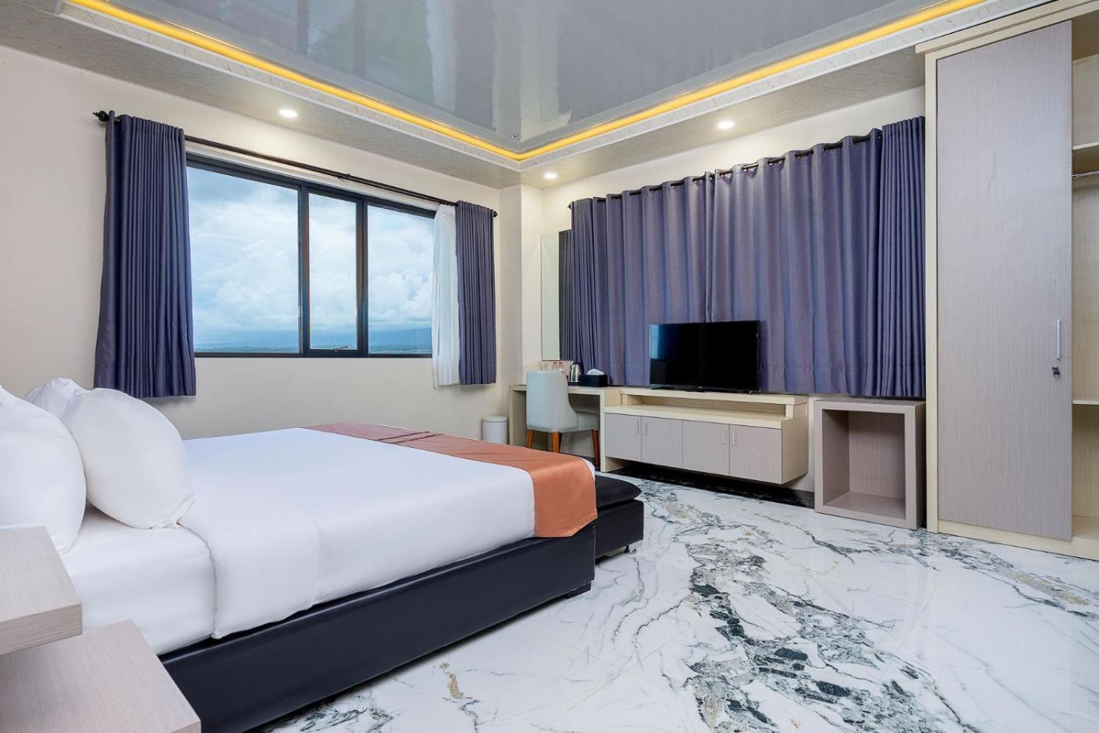 Grand Valonia Hotel Jembel Екстериор снимка