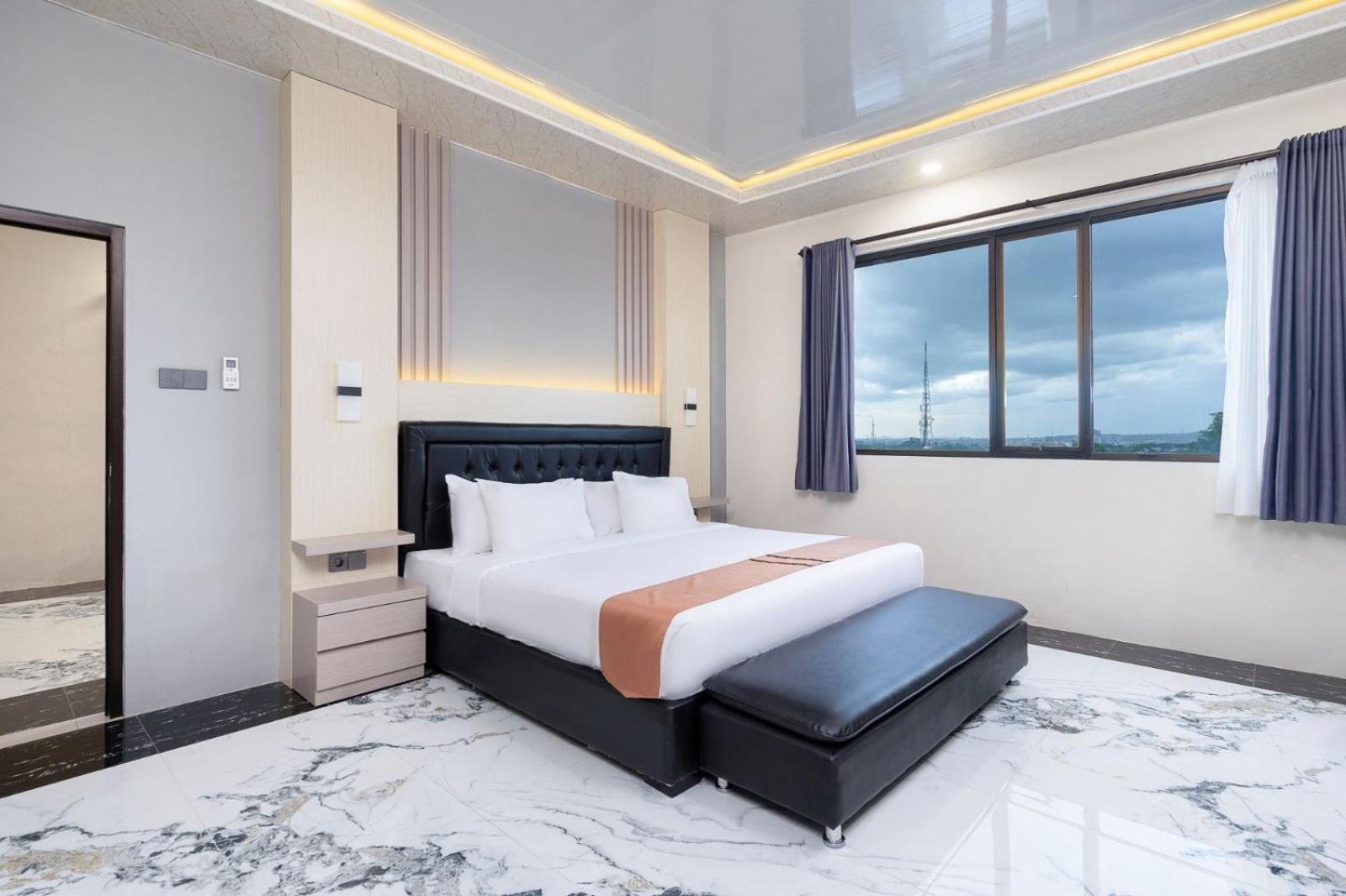 Grand Valonia Hotel Jembel Екстериор снимка