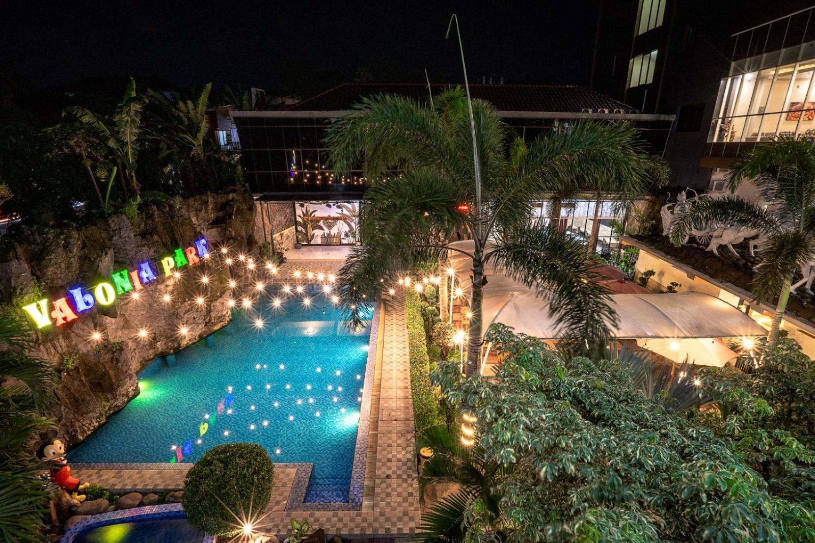 Grand Valonia Hotel Jembel Екстериор снимка
